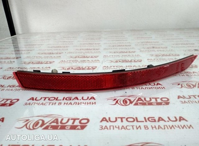 Катафот (відбивач) заднього бампера, правий 8W0945106C VAG