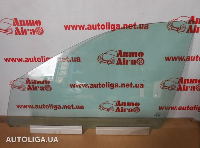 Скло та ущільнювачі скла вітрового правого/лівого 9483889 VOLVO