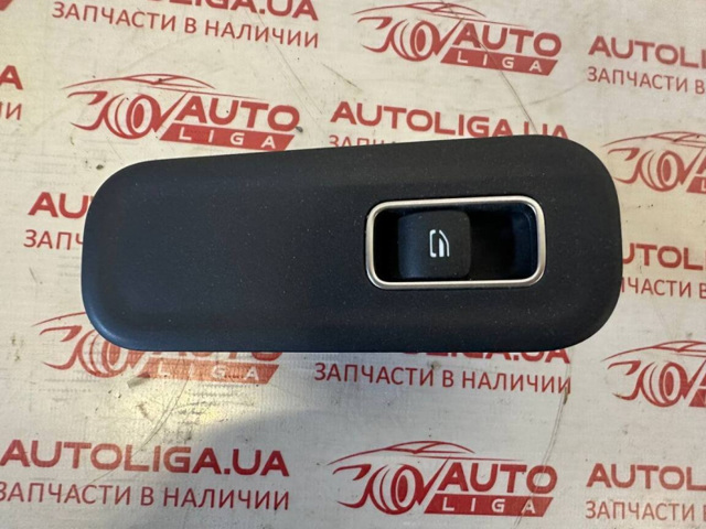 Кнопка підйомника переднього правого скла A1679050201 MERCEDES