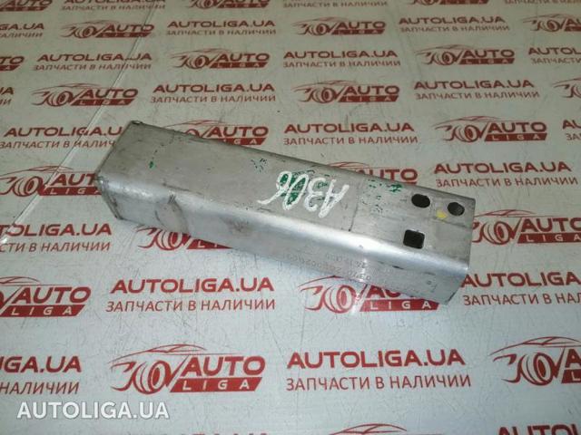 Кронштейн підсилювача переднього бампера A2056203701 MERCEDES
