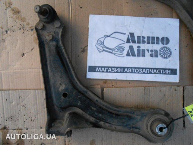 Правий важіль передній нижній підвіски A6383300110 MERCEDES