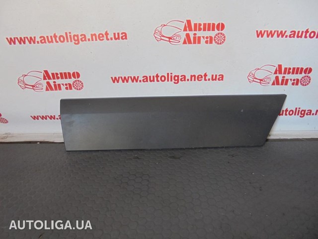 Молдинг передньої правої двері, нижній A9066900262 MERCEDES