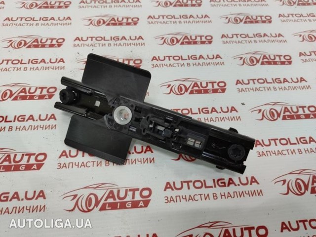 Регулятор висоти ременя безпеки передній лівий AM51611C46AB FORD