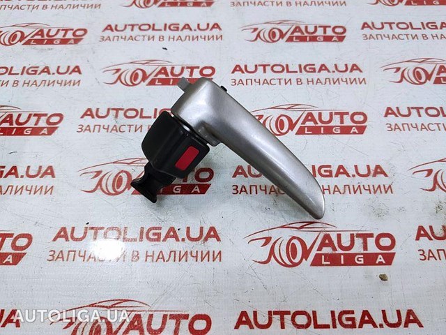 Ручка правих передніх дверей D35158330C02 MAZDA