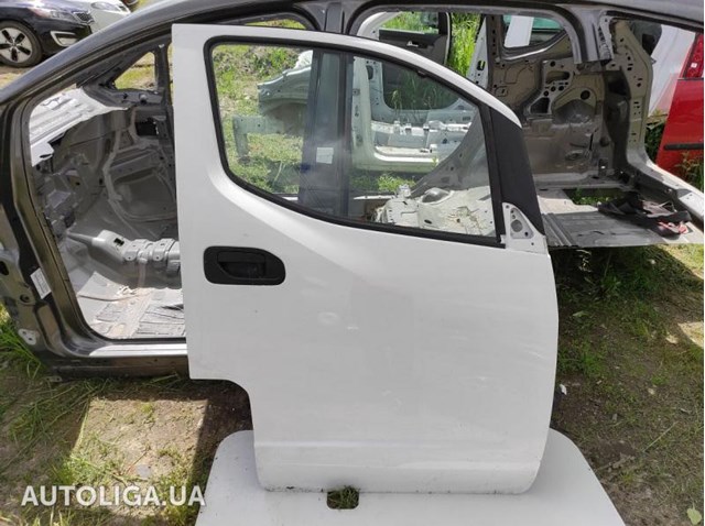 Пасажирські передні двері H0100BJ0MA NISSAN