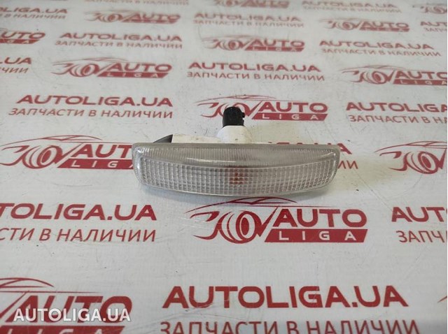 Повторювач повороту в крило LR007954 LAND ROVER
