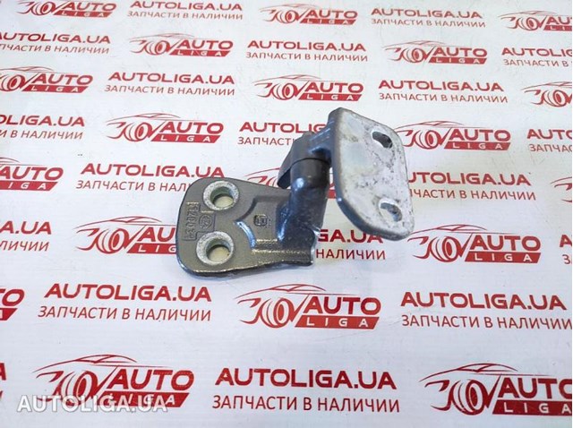 Дверний шарнір водійських дверей LR031770 LAND ROVER