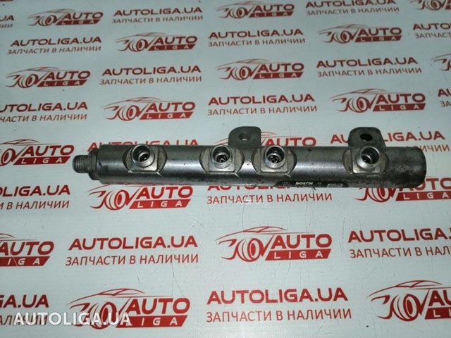 Розподільник палива (рампа), правий LR035126 LAND ROVER