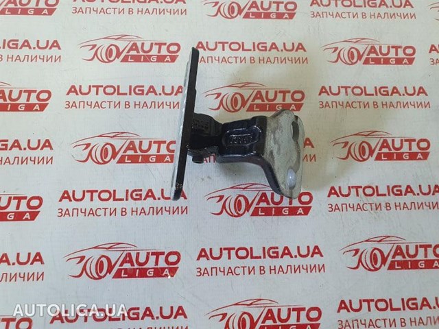 Петля водійських дверей LR056354 LAND ROVER