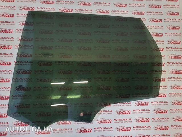 Скло задньої двері лівої LR058836 LAND ROVER
