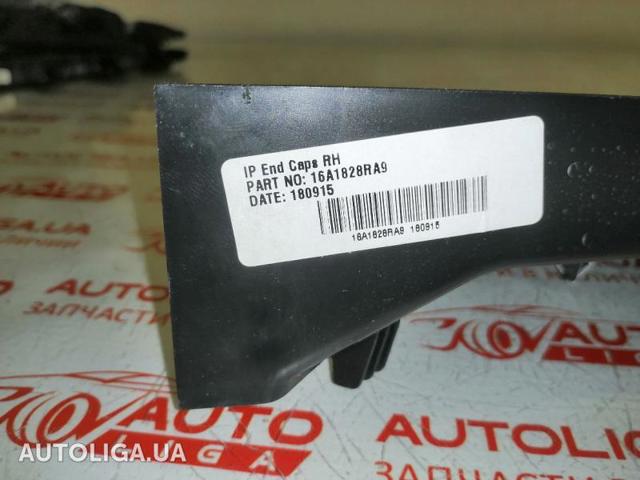 Кришка бічна панелі "торпедо", ліва LR060606 LAND ROVER