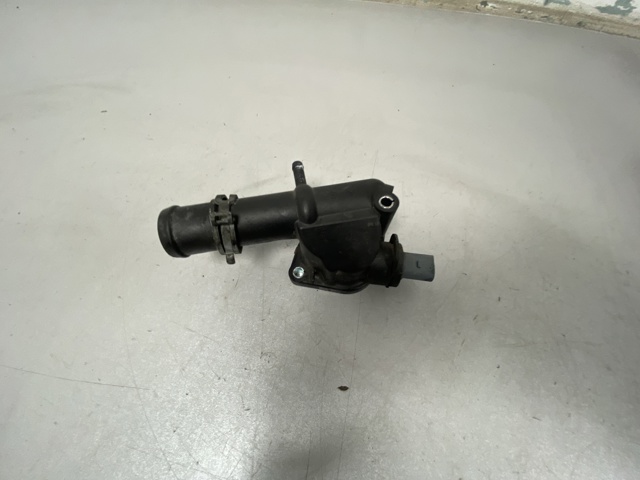 Водяний патрубок 03L121132A VAG