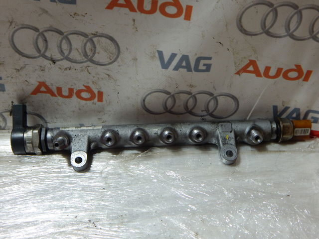 Розподільник палива 03L130089A VAG
