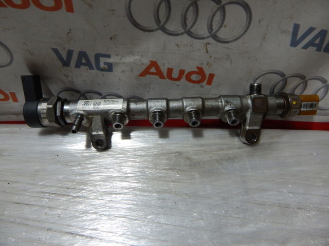 Рампа форсунок системи упорскування палива 03L130089Q VAG