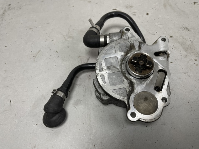 Насос вакуумний 03L145100F VAG