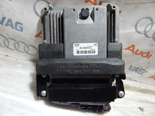 Комп'ютер двигуна 03L906019C VAG