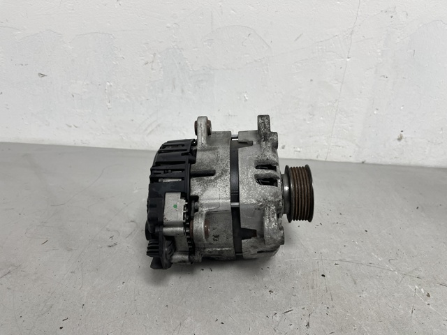 Генератор автомобільний 04L903018A VAG