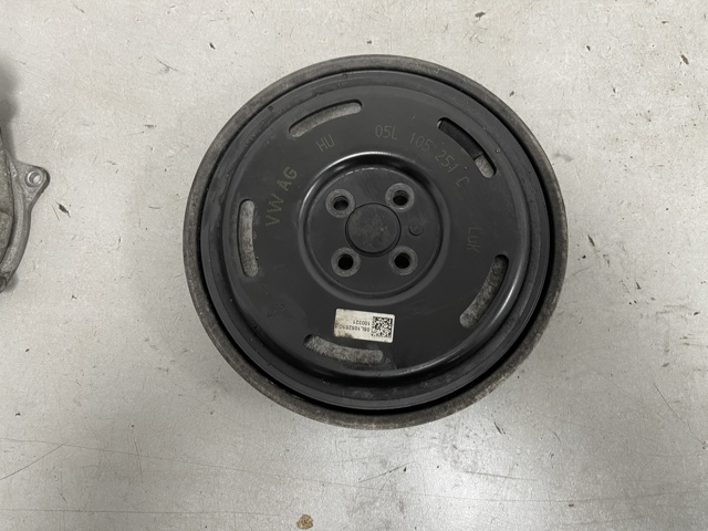 Шків колінчастого вала 05L105251C VAG