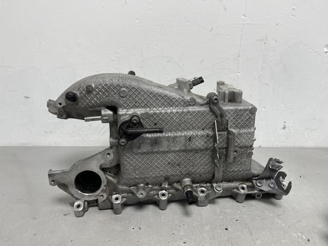 Колектор впускний 05L129711M VAG