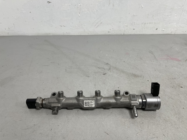 Розподільник палива 05L130089 VAG