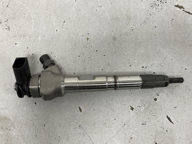 Форсунка паливна 05L130277E VAG