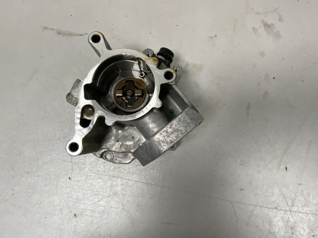 Насос вакуумний 06K145100AE VAG