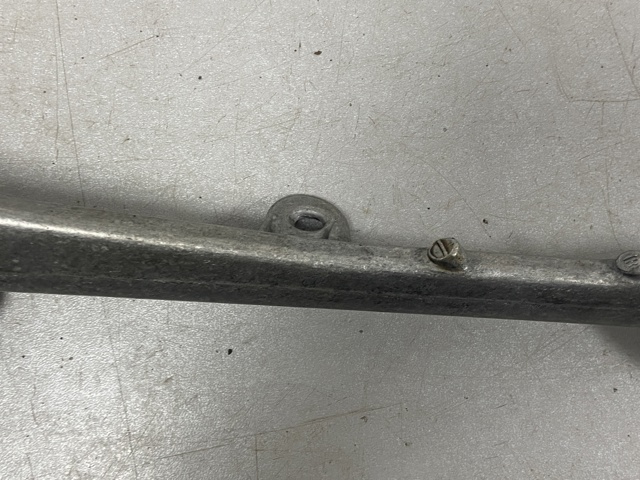 Кронштейн впускного колектора 06L129723C VAG