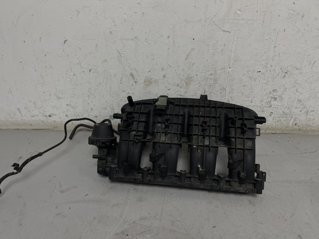 Колектор впускний 06L133201AA VAG