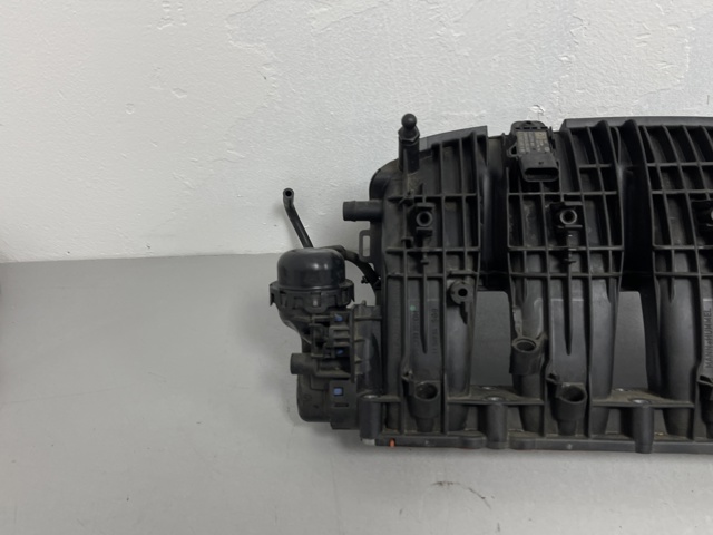 Колектор впускний 06L133201DH VAG