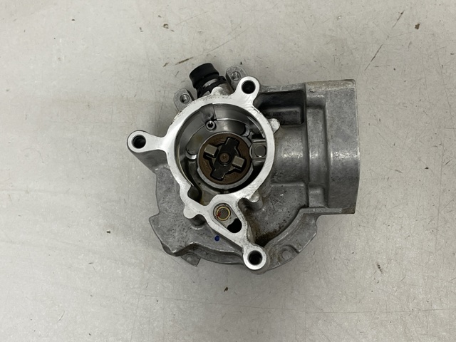 Насос вакуумний 06L145100L VAG