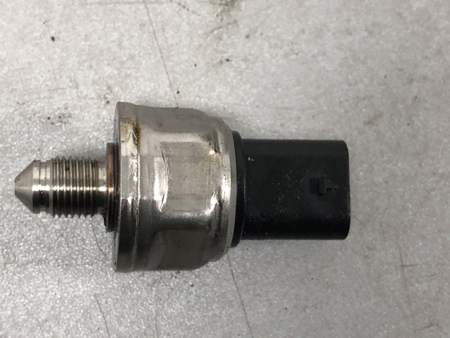 Датчик тиску палива 06L906054E VAG
