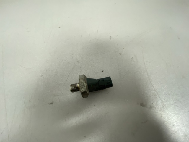 Датчик тиску масла двигуна 06L919081 VAG