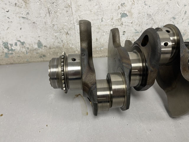 Колінвал двигуна 06M105019AK VAG