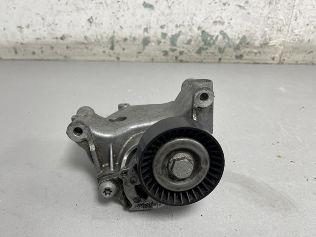 Кронштейн кріплення генератора 06M903143AC VAG