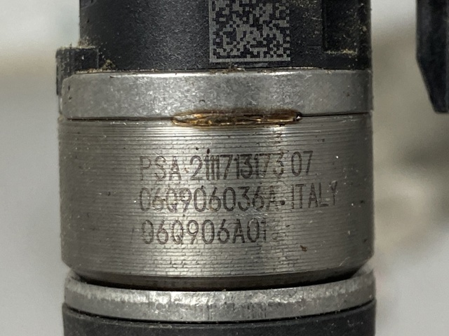 Форсунка дизельна в зборі, розпилювач + тримач 06Q906036A VAG