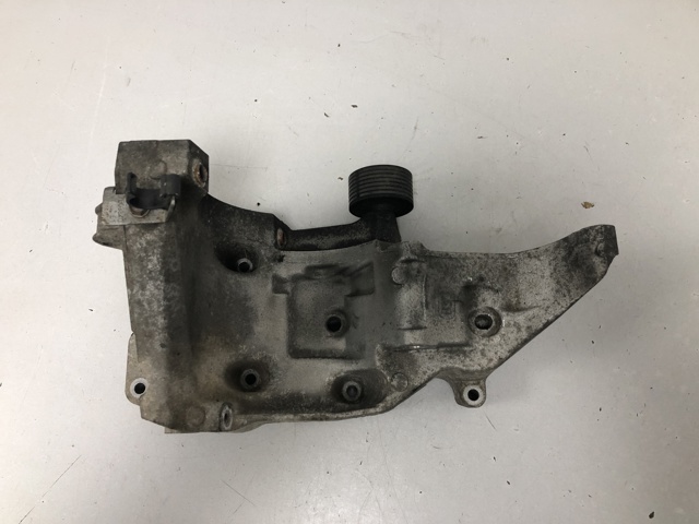 Кронштейн компресора кондиціонера 11167802639 BMW