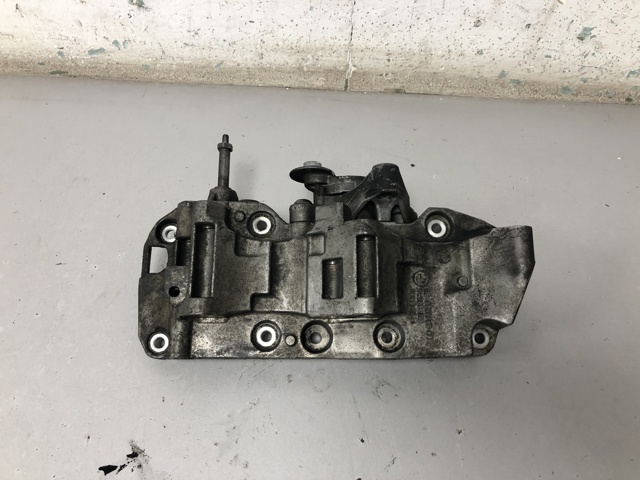 Кронштейн компресора кондиціонера 11168506863 BMW