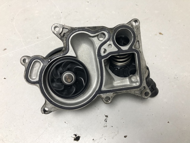 Насос системи охолодження 11518516204 BMW