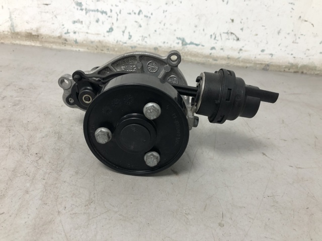 Помпа водяна, (насос) охолодження 11518638026 BMW
