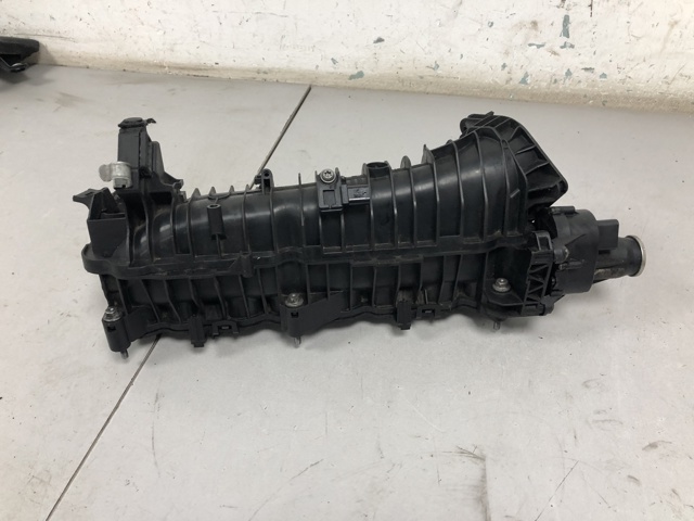 Колектор впускний 11617807991 BMW