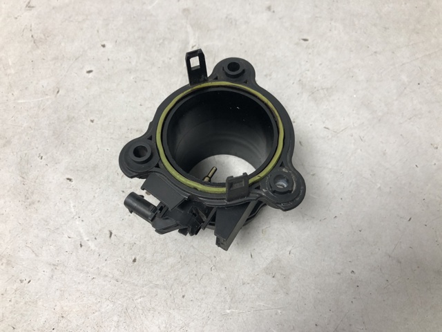 Патрубок дросельний 11618590724 BMW