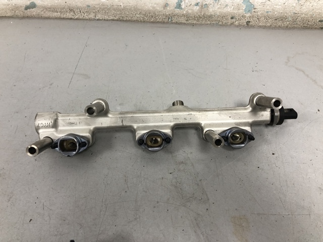 Розподільник палива 13538698787 BMW