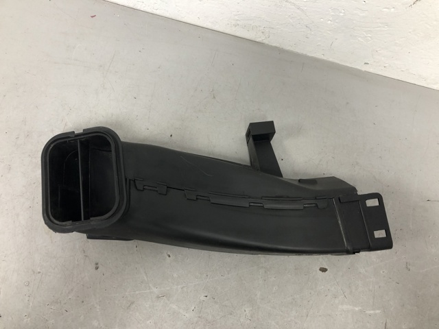 Повітроприймач 13718635093 BMW