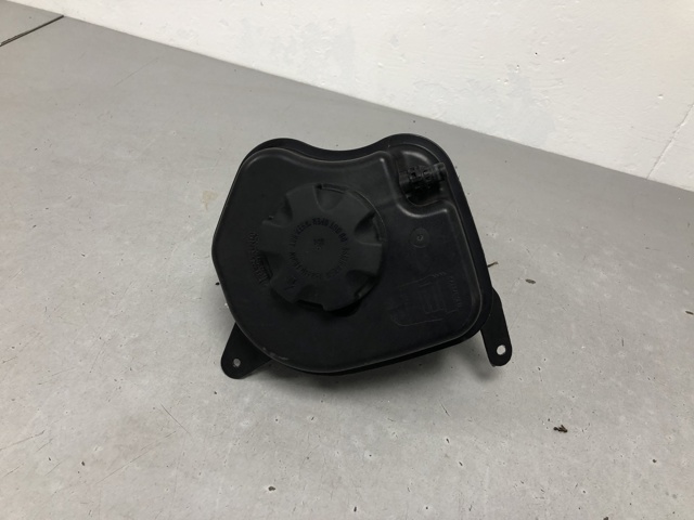 Водяний бачок системи охолодження 17138621092 BMW