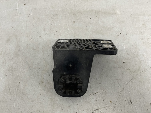 Кронштейн радіатора нижній 1EA121367G VAG