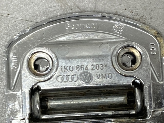 Петля кріплення вантажу 1K0864203 VAG