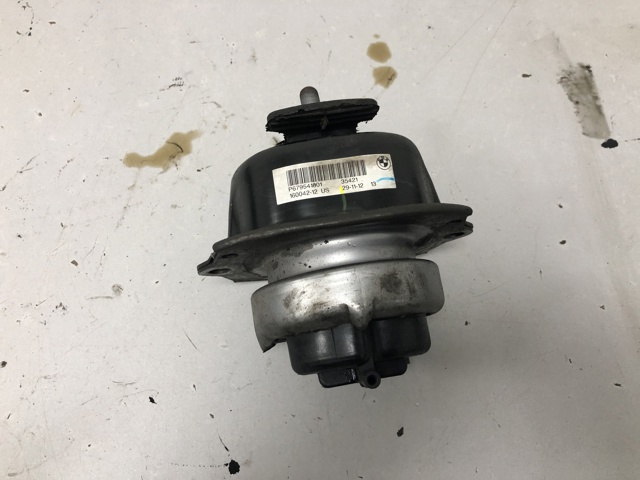 Ліва подушка двигуна 22116795418 BMW