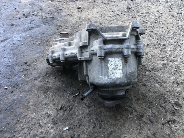 Коробка роздавальна 27108697972 BMW
