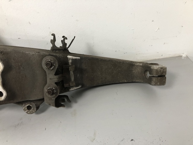 Кулак поворотний передній лівий 31216775769 BMW