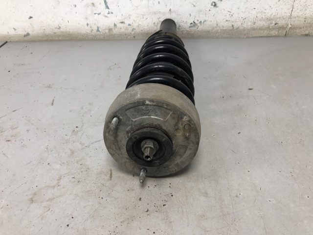 Стійка передня 31316781920 BMW